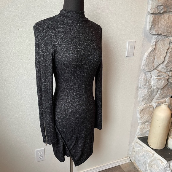 Fashion Nova Long Sleeved Super Flattering Dress with Zipper Sleeve Detail - Picture 8 of 8